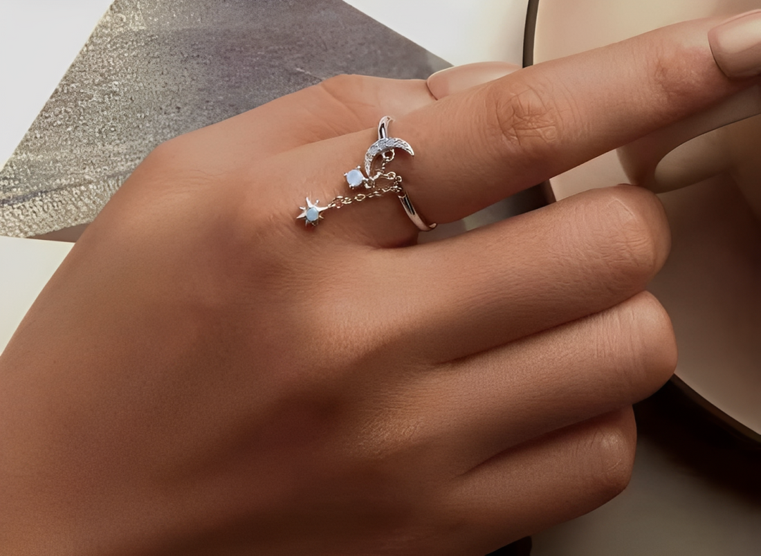 Moon & Star Ring in 925 Sterling Silver